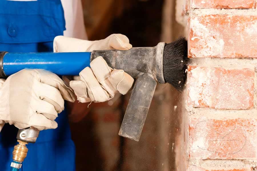 Grinding mortar joints